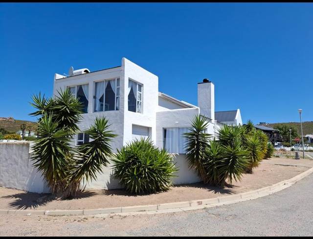 4 BEDROOM HOUSE FOR SALE IN SANDY POINT